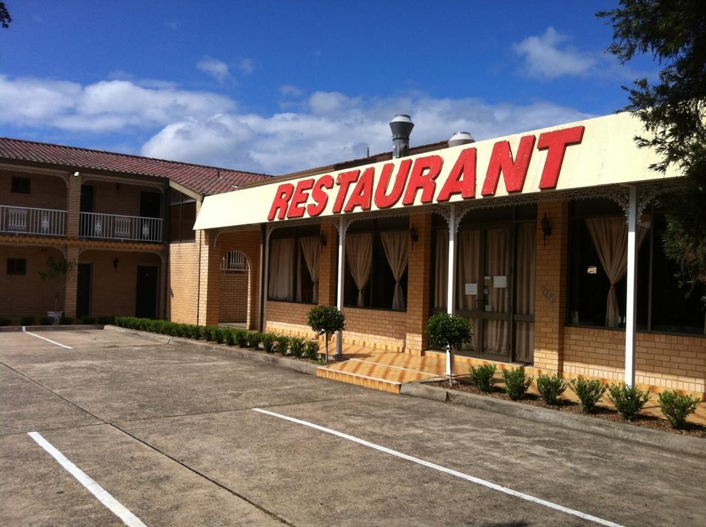 Alexander The Great Motel Windsor Exterior photo