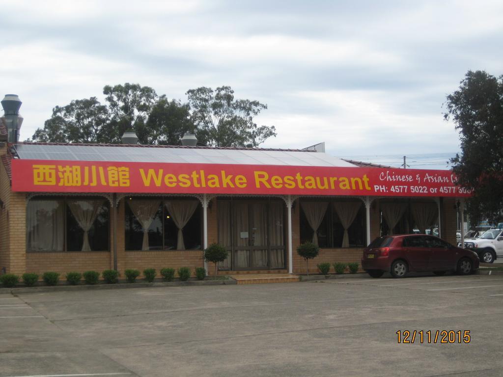 Alexander The Great Motel Windsor Exterior photo