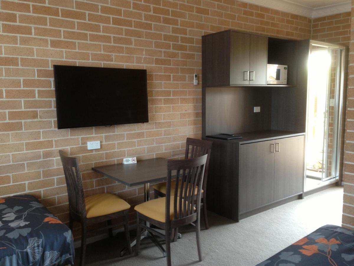 Alexander The Great Motel Windsor Room photo
