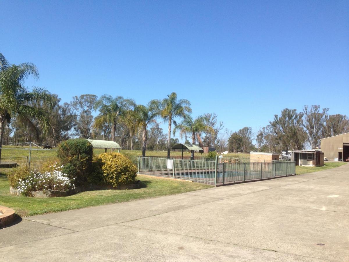 Alexander The Great Motel Windsor Exterior photo