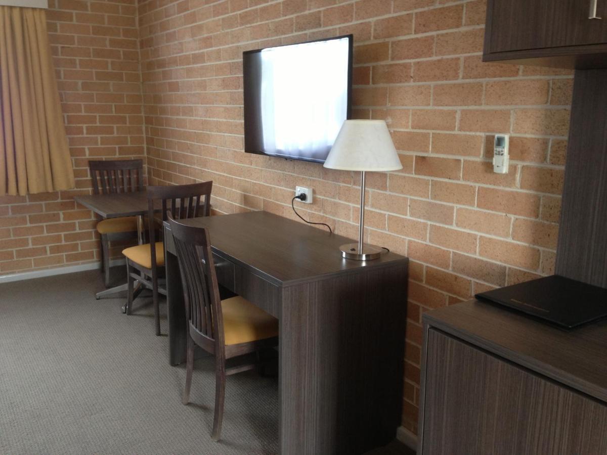 Alexander The Great Motel Windsor Room photo